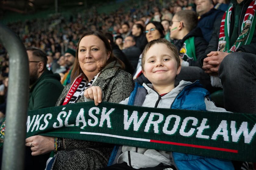 Kibice na meczu Śląska z Widzewem (2 marca 2024) na Tarczyński Arenie
